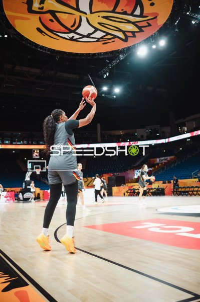 Deutschland-Spielerin beim Aufwärmen in der Uber Arena Berlin