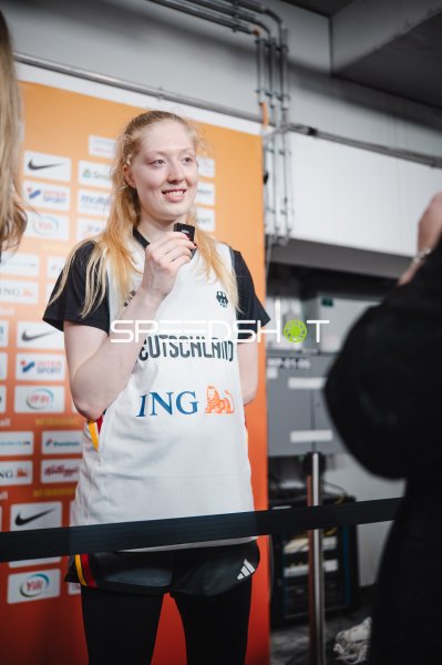 Frieda Bühner (#20; Deutschland) gibt Interview in der Uber Arena Berlin
