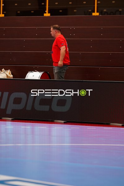Fan mit Trommel in der Weststadthalle Bensheim