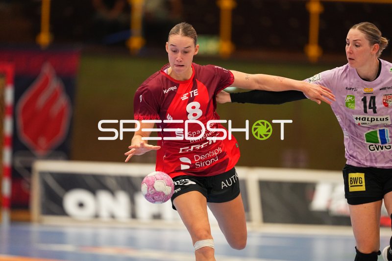 Lena Sophia Degenhardt (#8; HSG Bensheim/Auerbach) im Zweikampf gegen Tina Wagenlader