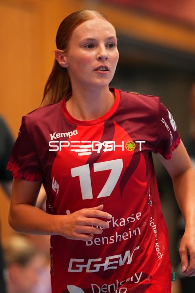 Jule Polsz (#17; HSG Bensheim/Auerbach) im Spieleinsatz