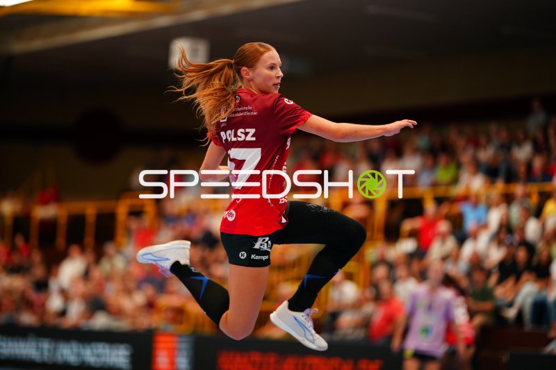 Jule Polsz (#17; HSG Bensheim/Auerbach) beim Sprungwurf