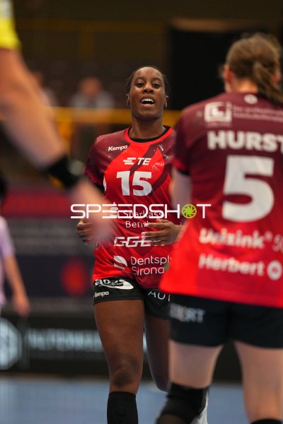 Ndidi-Silvia Agwunedu (#15; HSG Bensheim/Auerbach) im Spieleinsatz