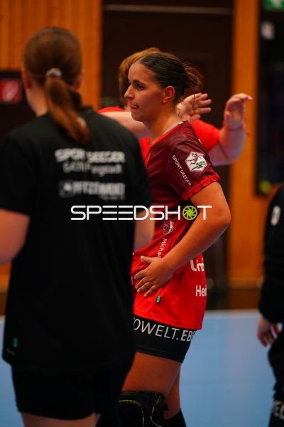 Spielerin von HSG Bensheim/Auerbach beim Aufwärmen