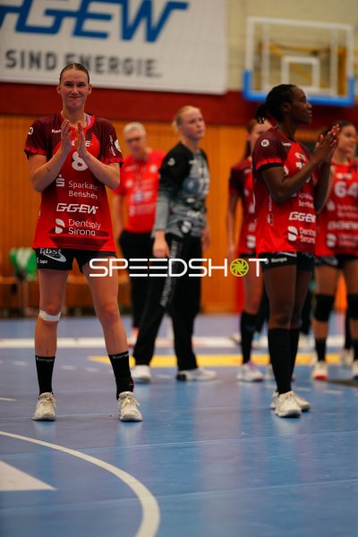 Lena Sophia Degenhardt (#8; HSG Bensheim/Auerbach) bei der Mannschaftsaufstellung
