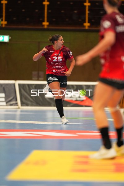 Spielerin (#25; HSG Bensheim/Auerbach) jubelt nach Treffer