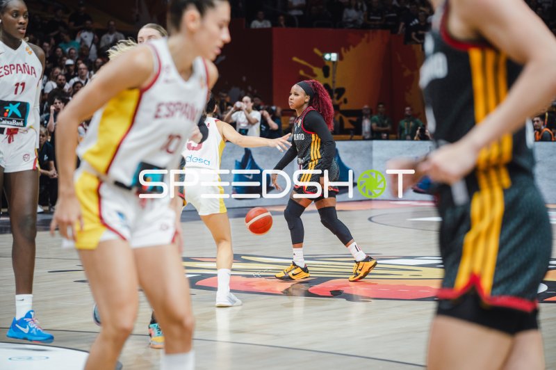 Alexis Peterson (#1; Deutschland) im Spielaufbau gegen Spain