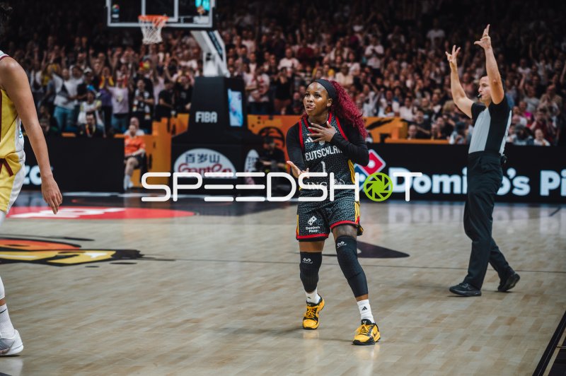 Alexis Peterson (#1; Deutschland) im Spielgeschehen gegen Spain