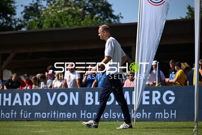 Person am Spielfeldrand