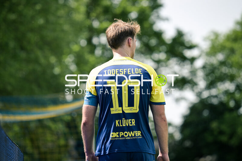 Spieler Mats Klüver (10; SV Todesfelde) in Aktion