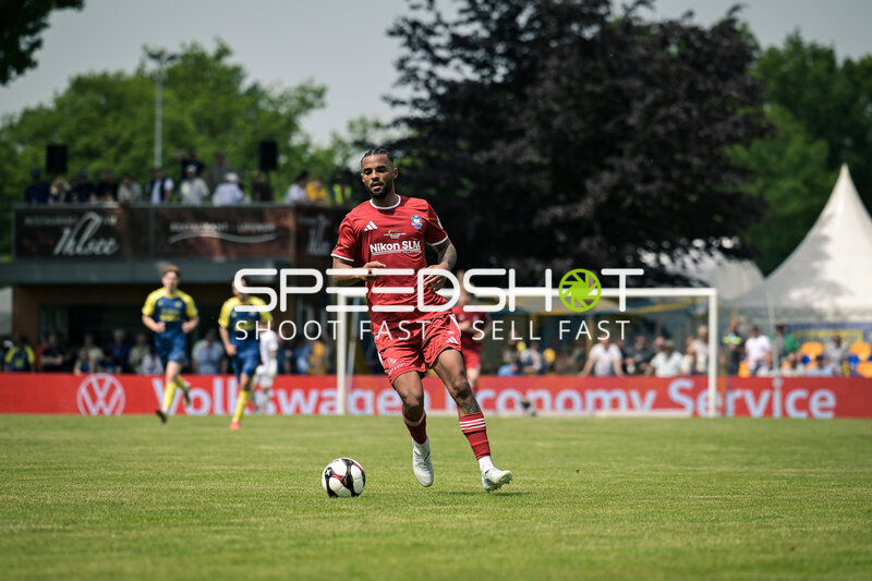 Spieler mit Ball in Aktion