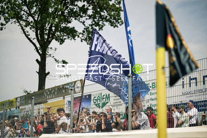 Fans im Todesfelde Stadion