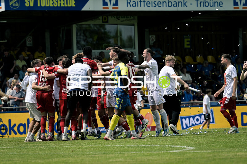 Jubel im Todesfelde Stadion