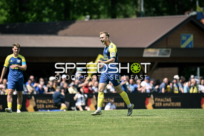 Spieler jubelt auf dem Feld