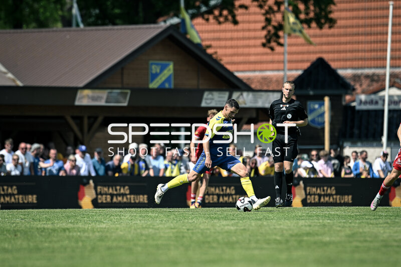 Spieler am Ball in Todesfelde