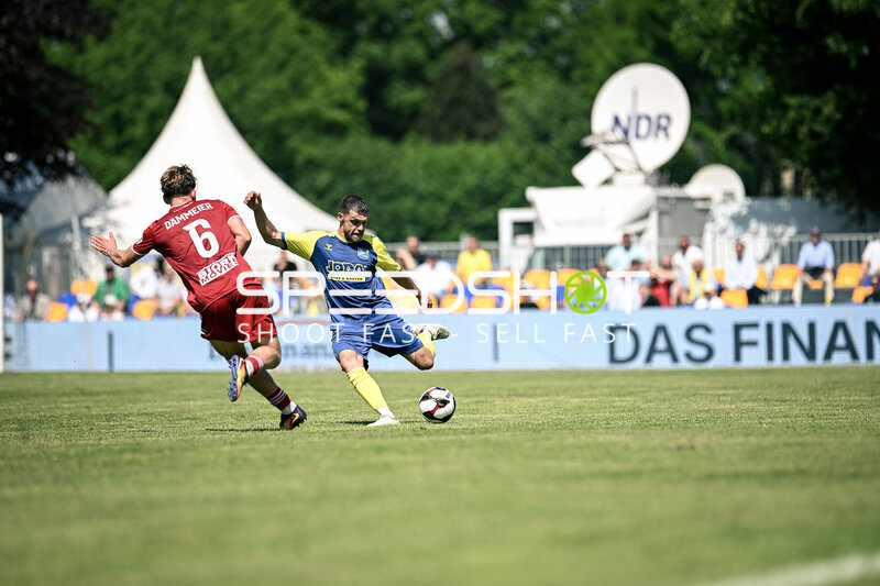 Zweikampf um den Ball