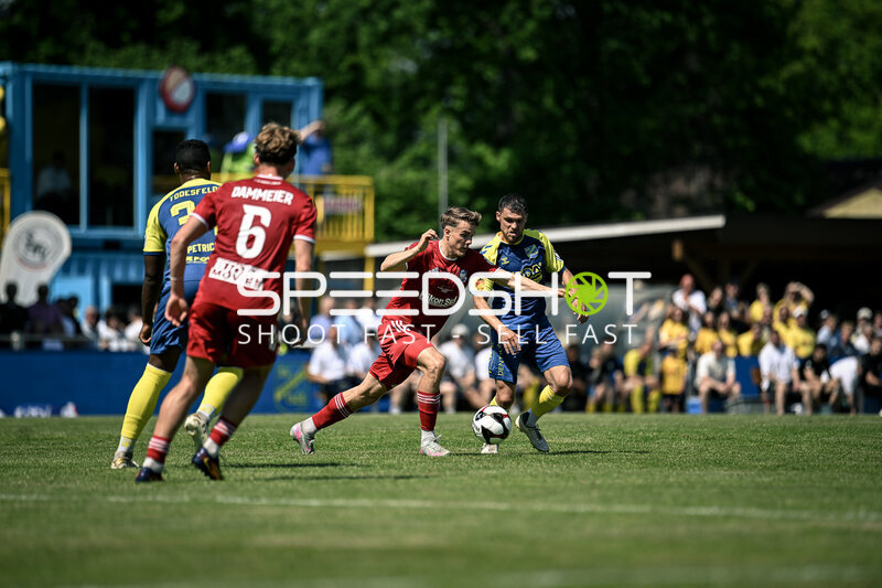 Zweikampf um den Ball
