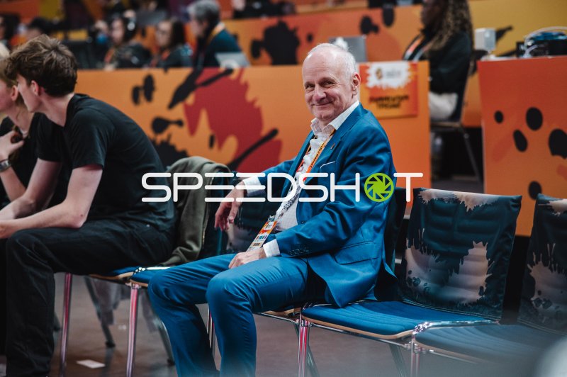 Offizieller in der Max-Schmeling-Halle beim Basketball-Länderspiel