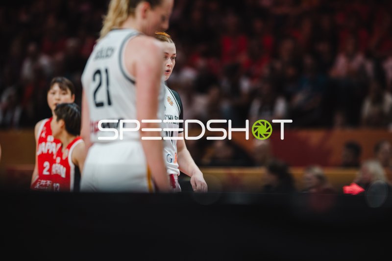 Marie Gülich (#21; Deutschland) und Lina Sontag (#24; Deutschland) im Spielgeschehen gegen Japan