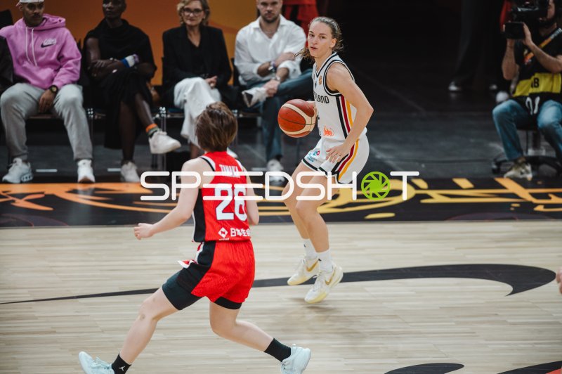 Britta Daub (Deutschland) im Eins-gegen-Eins gegen Kokoro Tanaka (#26; Japan)