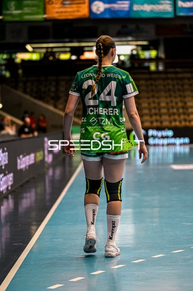 Luisa Scherer (#24; Frisch auf Göppingen) läuft über das Spielfeld