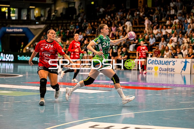 Luisa Scherer (#24; Frisch auf Göppingen) beim Sprungwurf gegen BSV Sachsen Zwickau