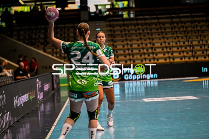 Luisa Scherer (#24; Frisch auf Göppingen) beim Anspiel in der EWS Arena