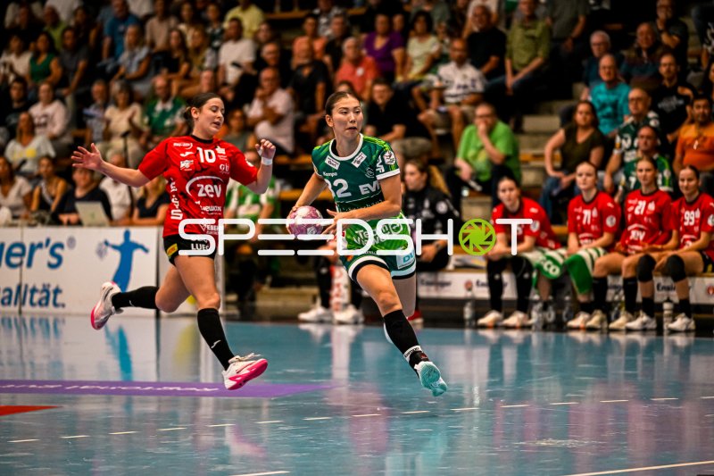 Haruno Sasaki (#32; Frisch auf Göppingen) im Sprungwurf gegen BSV Sachsen Zwickau