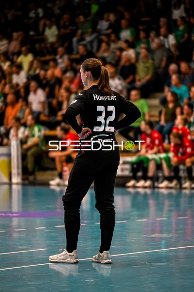 Alexandra Humpert (#31; BSV Sachsen Zwickau) beobachtet das Spielgeschehen