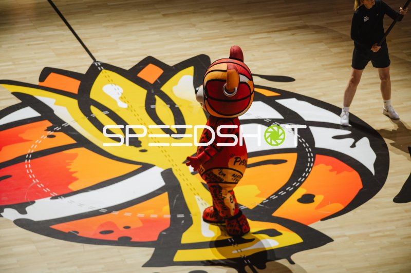 Maskottchen auf dem Court der Uber Arena Berlin