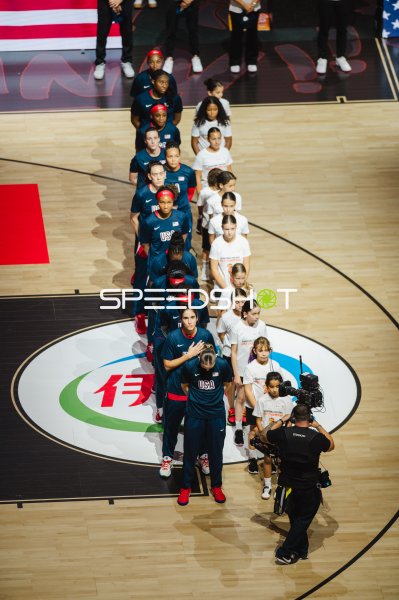 Team USA beim Einlaufen in der Uber Arena Berlin