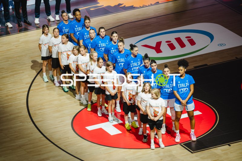 Italy bei der Mannschaftsaufstellung in der Uber Arena Berlin