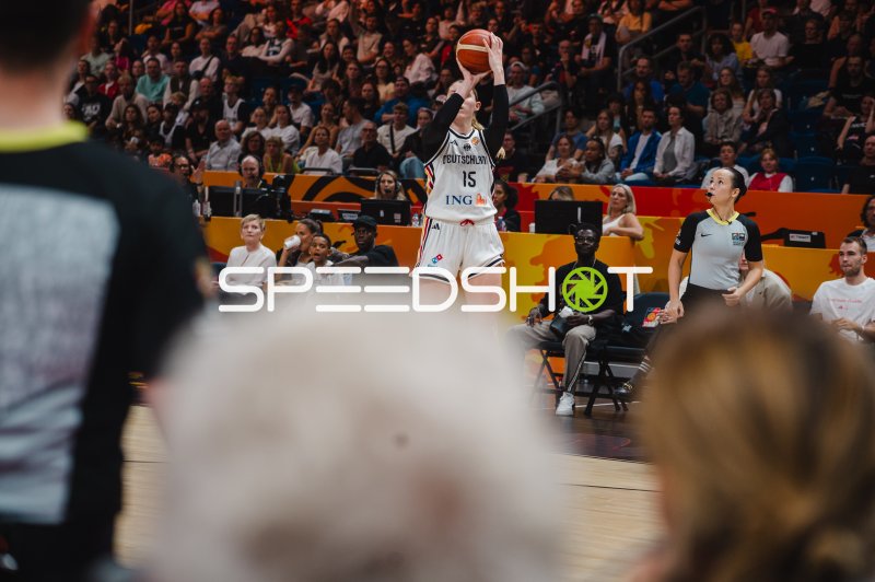 Deutschland #15 beim Freiwurf in der Uber Arena Berlin