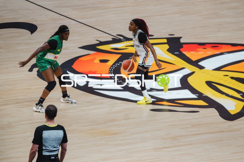 Deutschland vs. Mali – Dribbling im Mittelfeld der Uber Arena