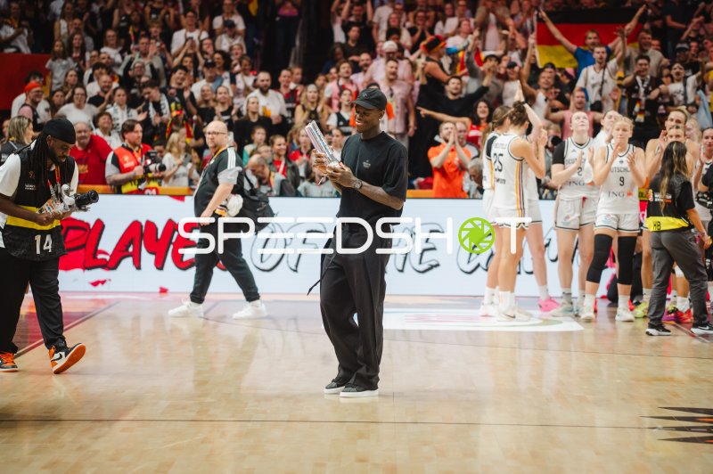 Player of the Game Auszeichnung bei Deutschland vs. Mali in der Uber Arena Berlin