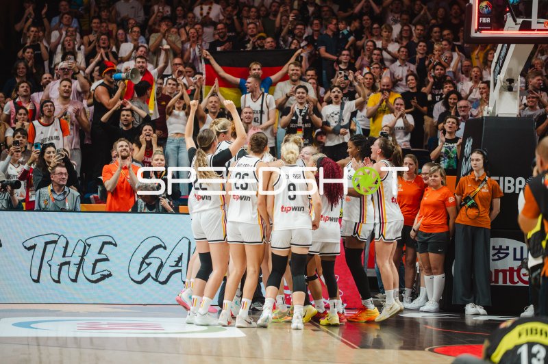 Deutschland-Damen feiern Jubel-Moment in der Uber Arena Berlin
