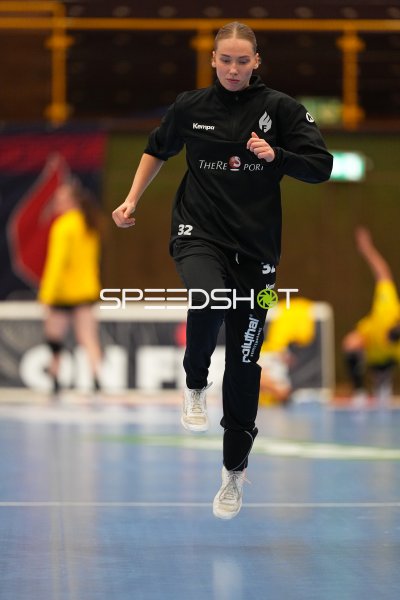Neele Mara Orth (#32; HSG Bensheim/Auerbach) im Sprint