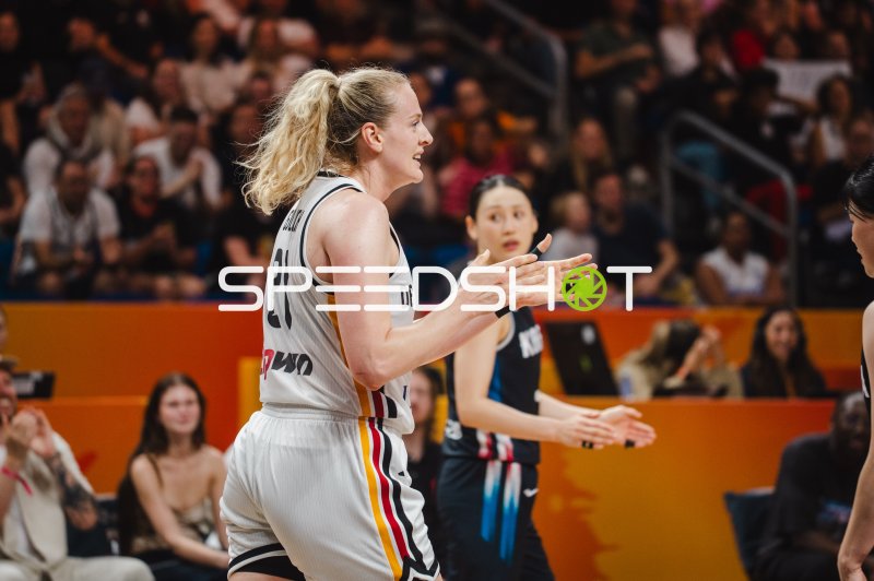 Marie Gülich (#21; Deutschland) im Spielgeschehen gegen Korea