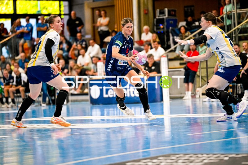 Lin Elisabeth Lück (#5; Sport-Union Neckarsulm) im Angriff gegen Buxtehuder SV