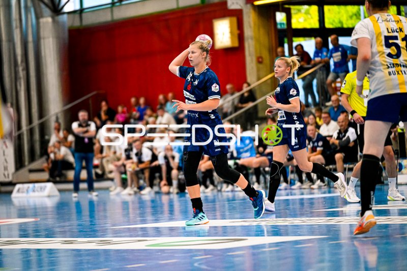 Kamila Kordovska (#14; Sport-Union Neckarsulm) beim Wurfansatz in der Ballei