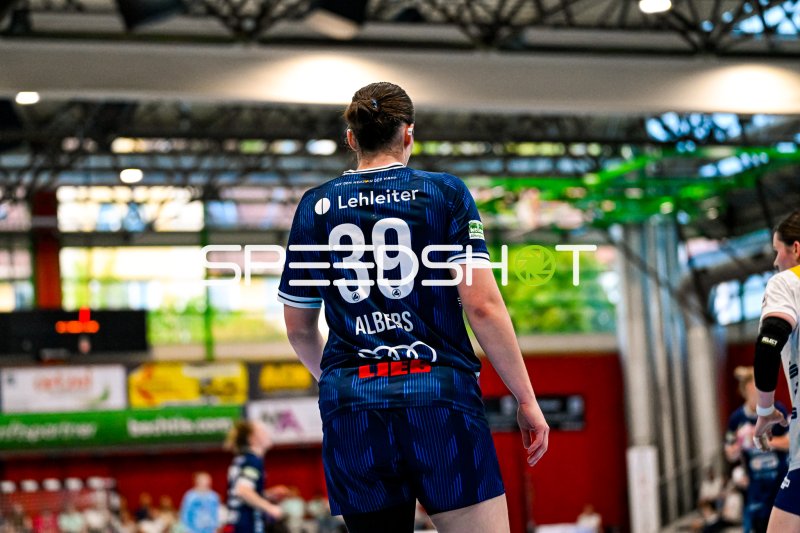 Merle Albers (#39; Sport-Union Neckarsulm) von hinten in der Ballei