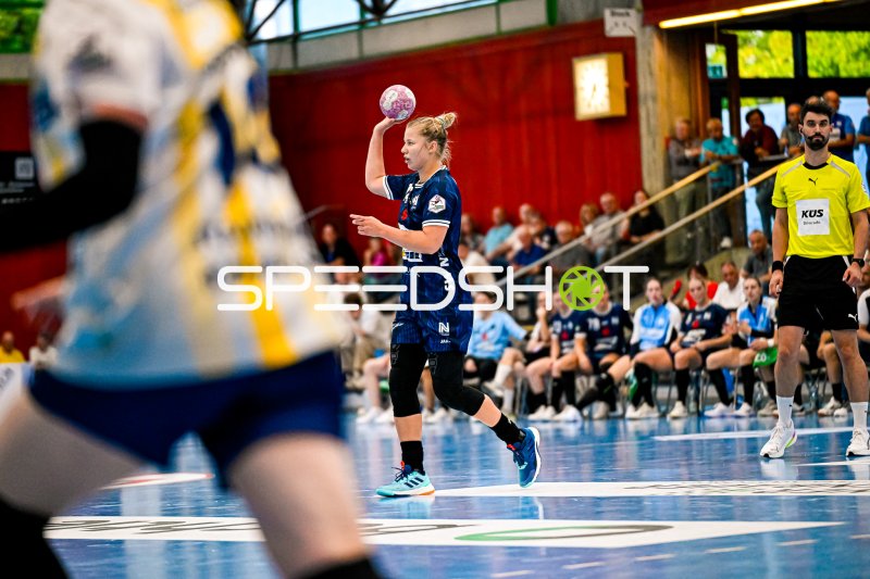 Sport-Union Neckarsulm Spielerin beim Wurfansatz in der Ballei