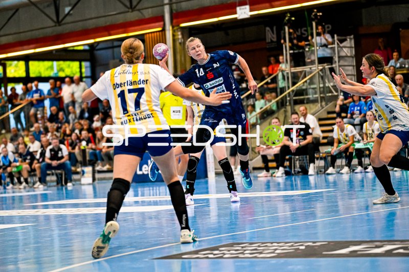 Kamila Kordovska (#14; Sport-Union Neckarsulm) im Wurfangriff gegen Buxtehuder SV