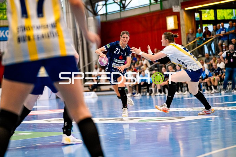 Munia Smits (#27; Sport-Union Neckarsulm) im Durchbruch gegen Buxtehuder SV