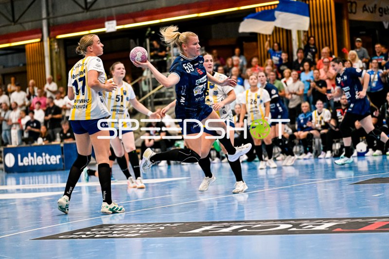 Carina Senel (#58; Sport-Union Neckarsulm) beim Sprungwurf gegen Buxtehuder SV