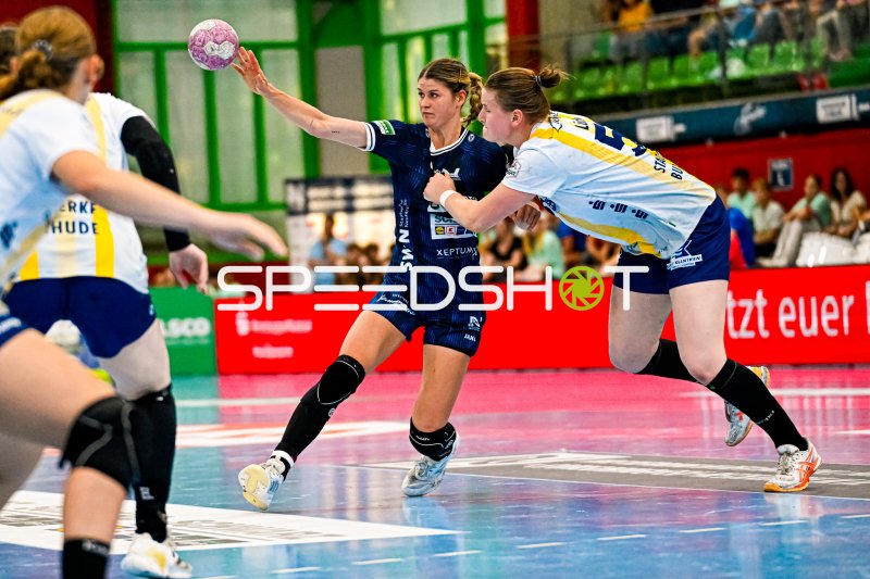 Sport-Union Neckarsulm im Wurf gegen Buxtehuder SV in der Ballei