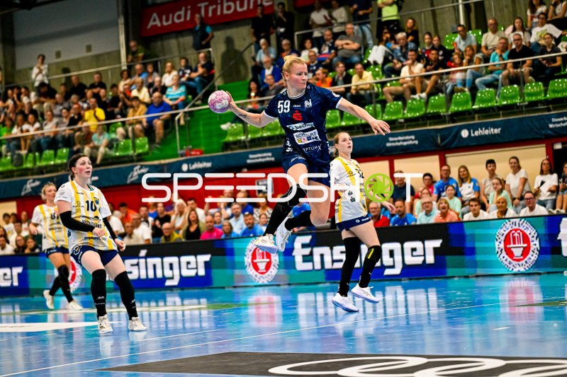 Anika Hampel (#59; Sport-Union Neckarsulm) beim Sprungwurf