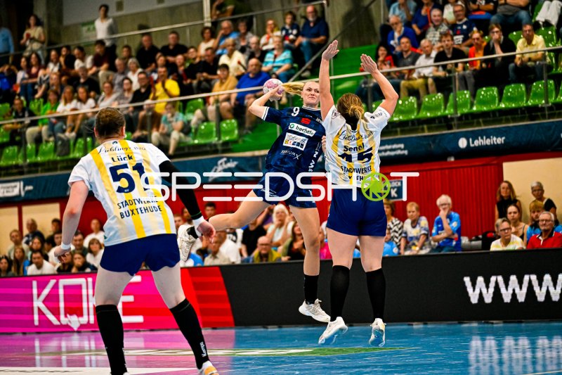 Angunn Gudmestad (#7; Sport-Union Neckarsulm) im Sprungwurf gegen Buxtehuder SV