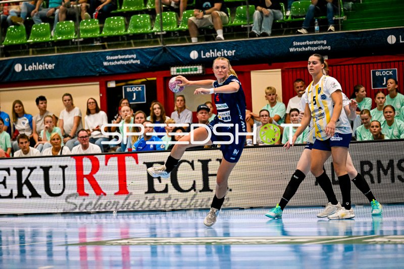 Fanny Elovson (Sport-Union Neckarsulm) beim Sprungwurf gegen Buxtehuder SV