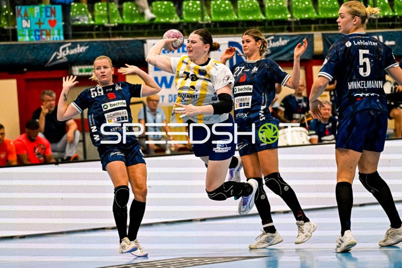 Lucy Strauchmann (#78; Buxtehuder SV) im Sprungwurf gegen Sport-Union Neckarsulm